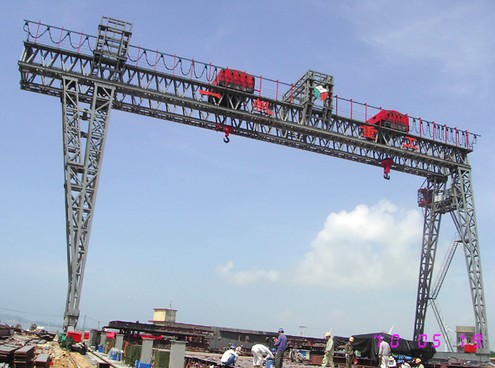 ME型100t+50t造船門(mén)式起重機(jī)（一帆船廠(chǎng)）